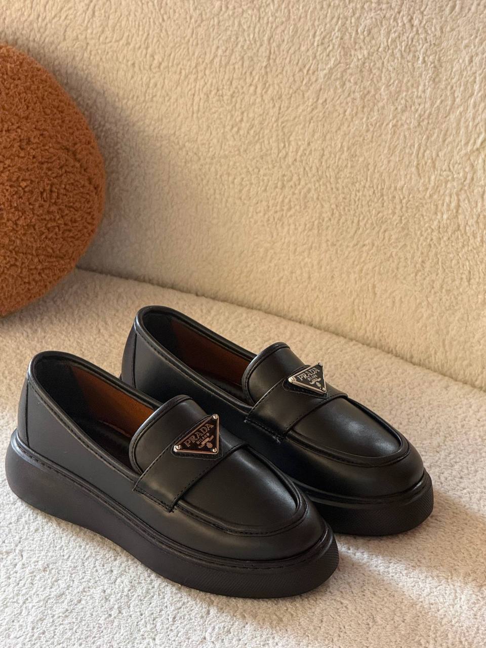 Γυναίκεια παπούτσια Prada