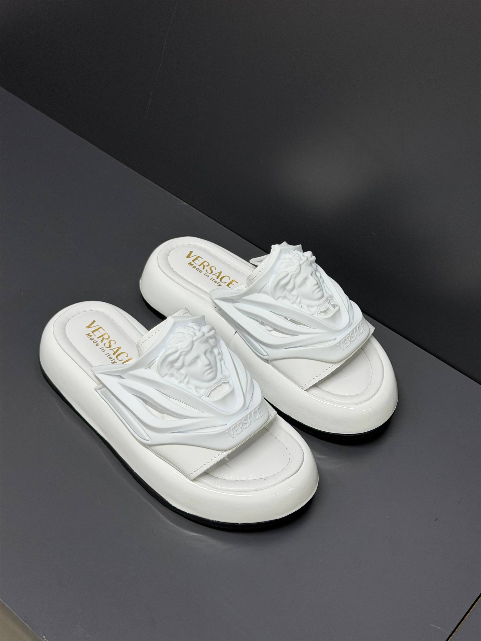 Γυναικεία παπούτσια Versace