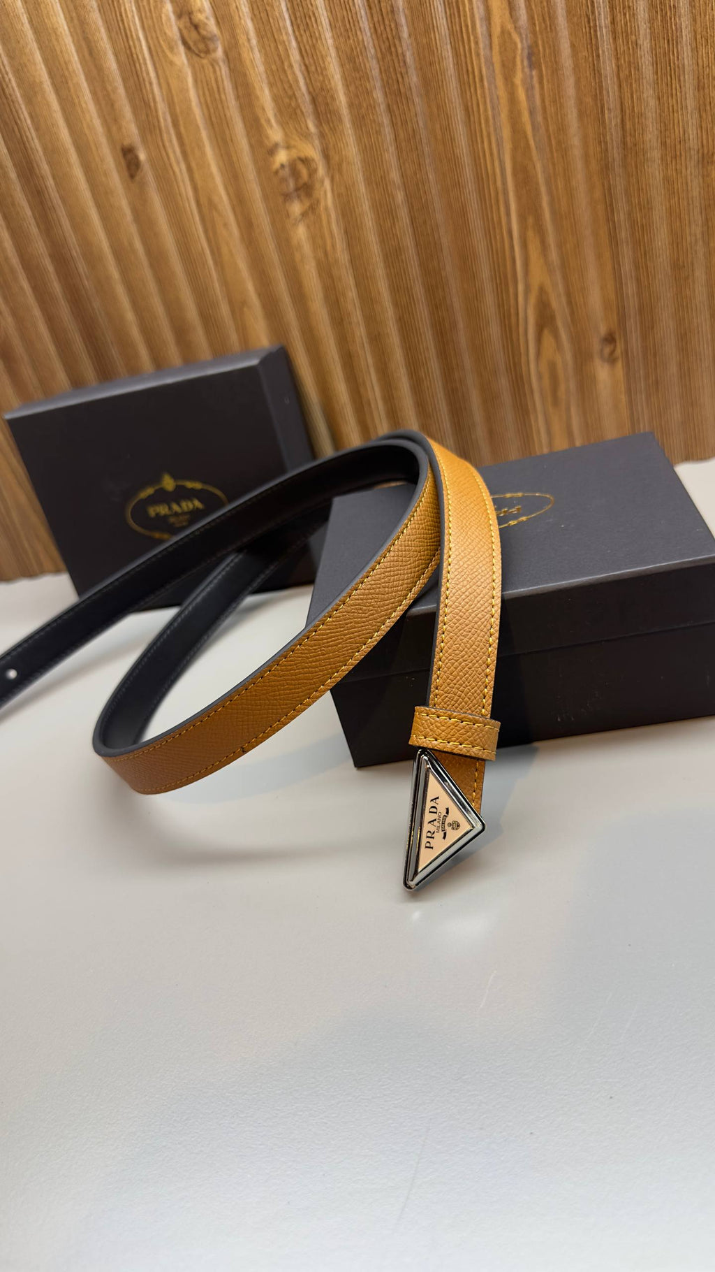 Γυναικεία ζώνη Prada