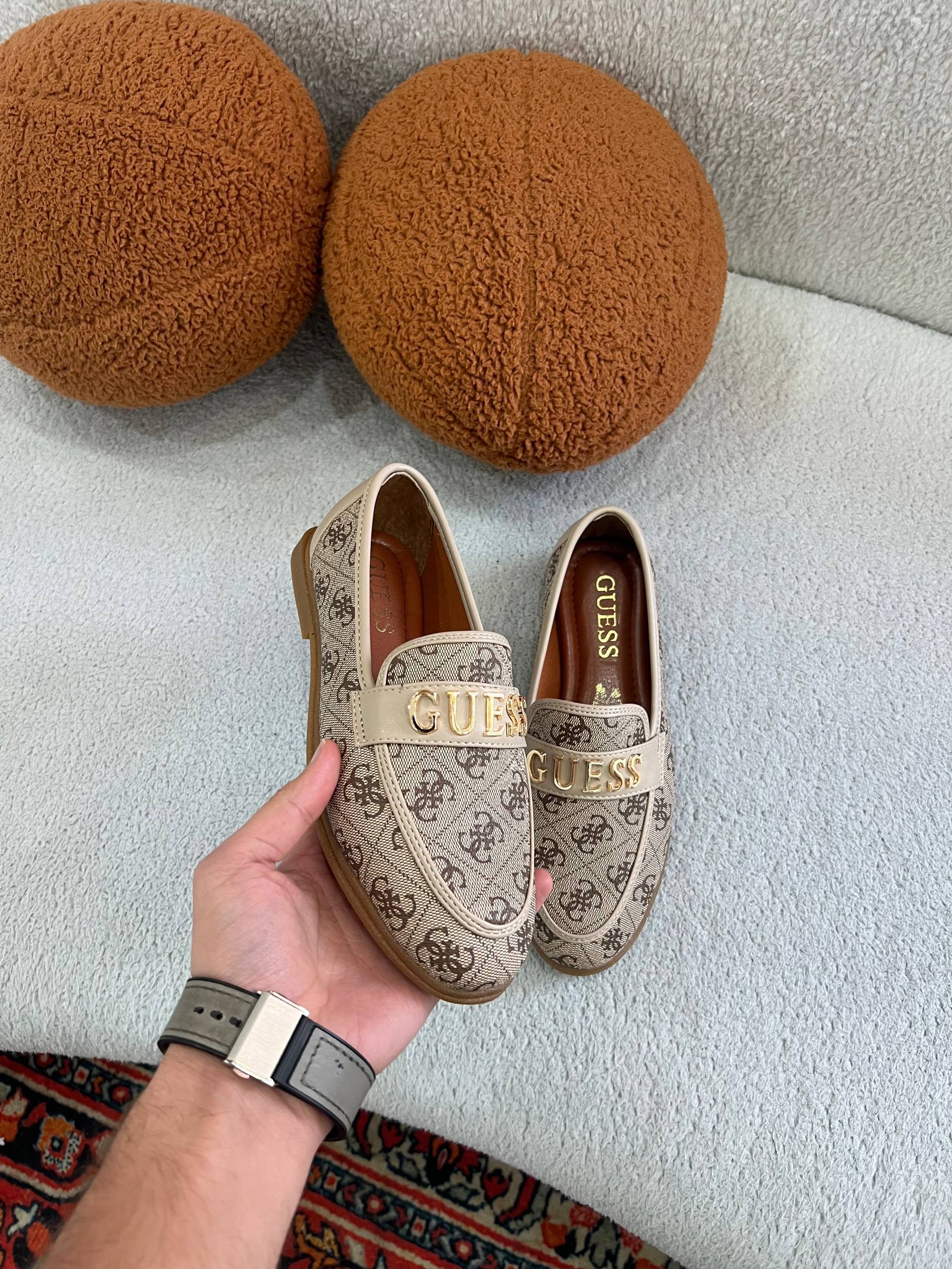 Γυναικεία παπούτσια Guess