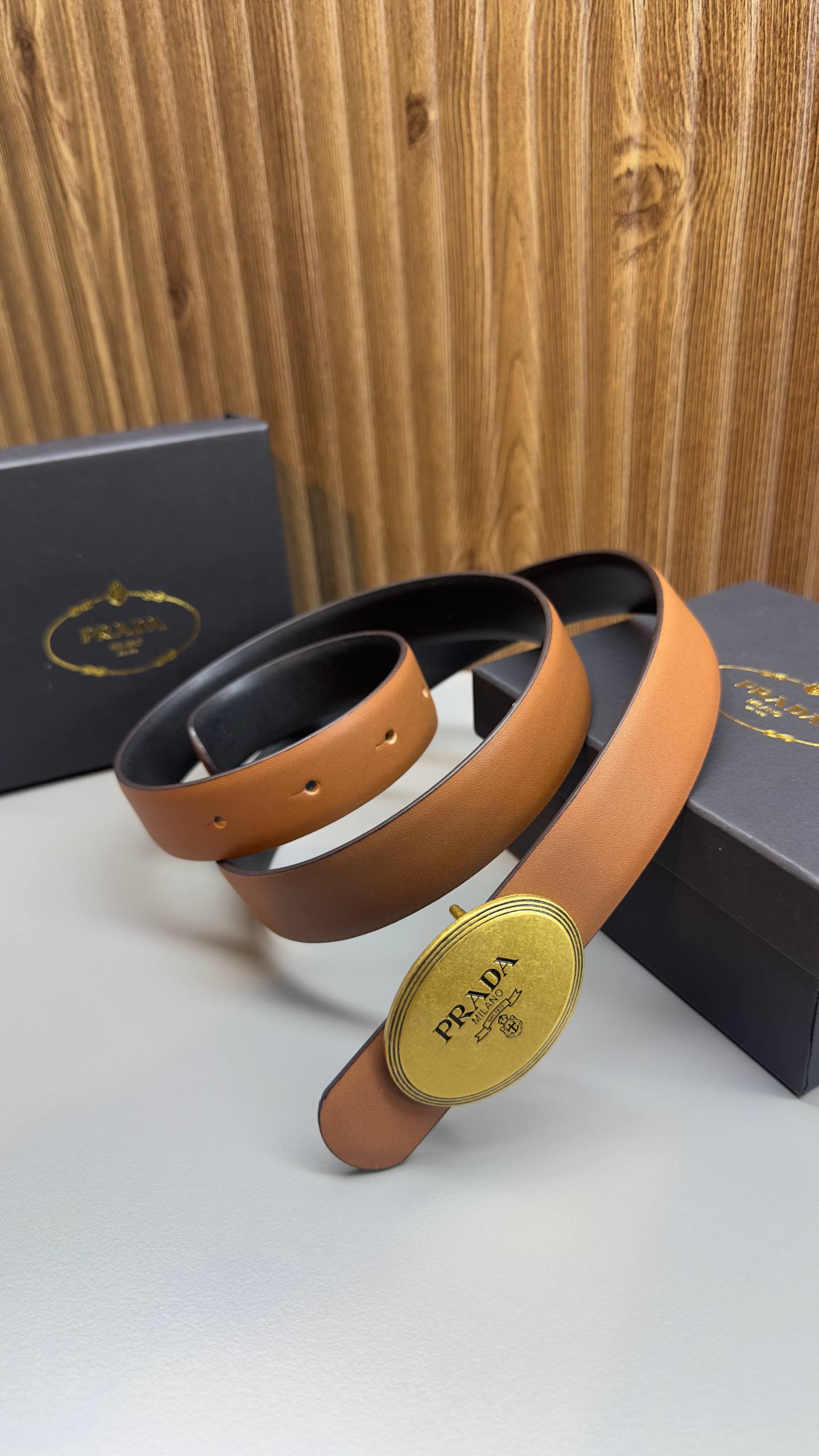 Γυναικεία ζώνη Prada