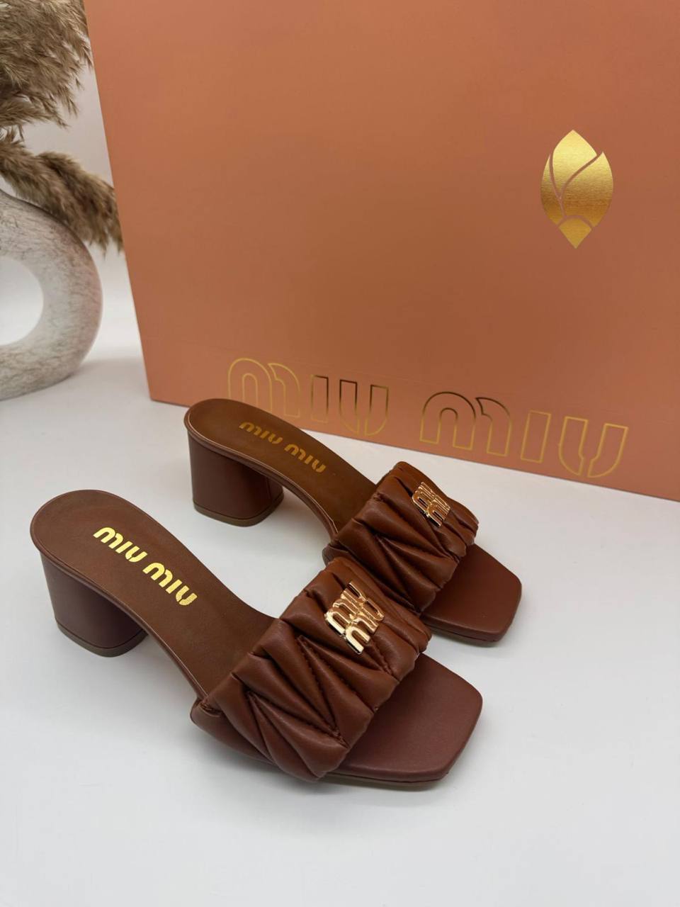 Γυναικεία παπούτσια Miu Miu