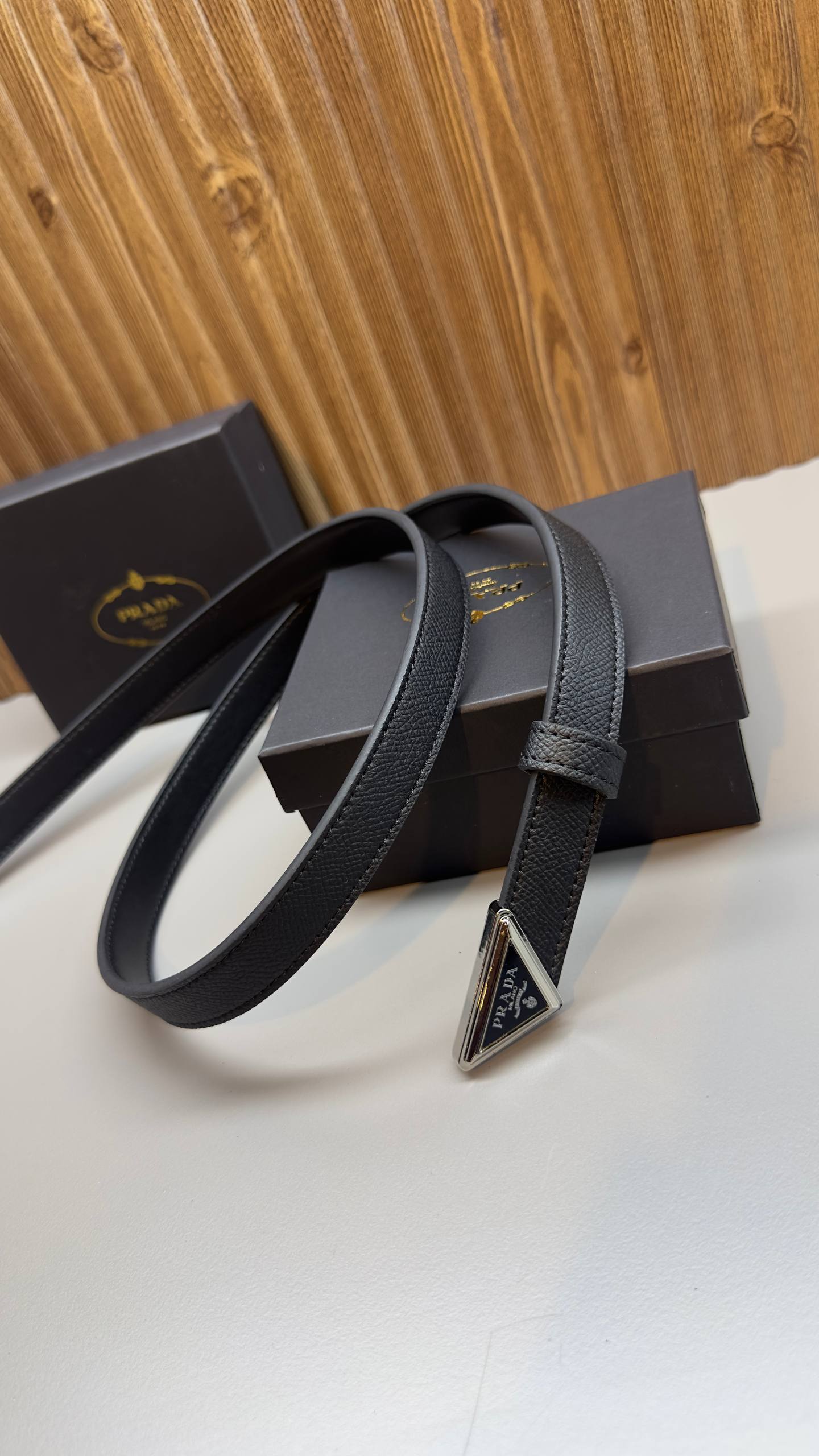 Γυναικεία ζώνη Prada