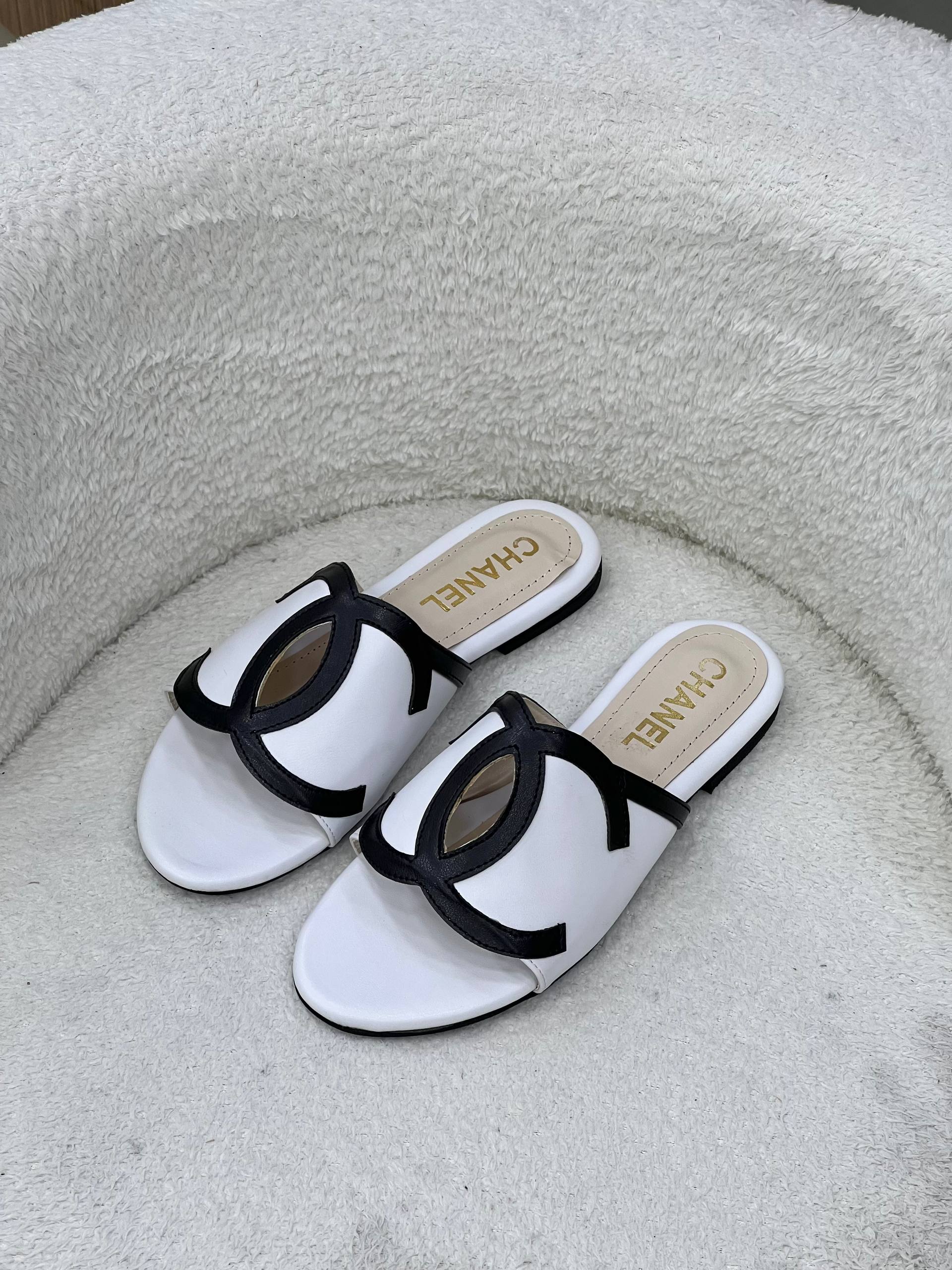 Γυναικείες παντόφλες Chanel